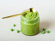 Рецепта Домашно зеленчуково бебешко пюре с броколи, спанак и грах